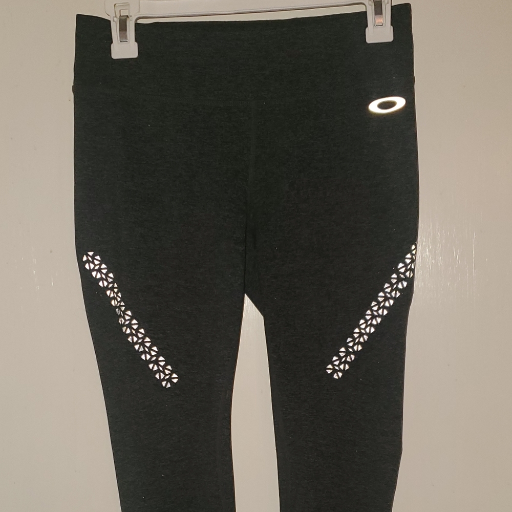 OAKLEY HYDROLIX NIGHT NOVA Women’s Heather Gray Low Rise Gym Capri Leggings